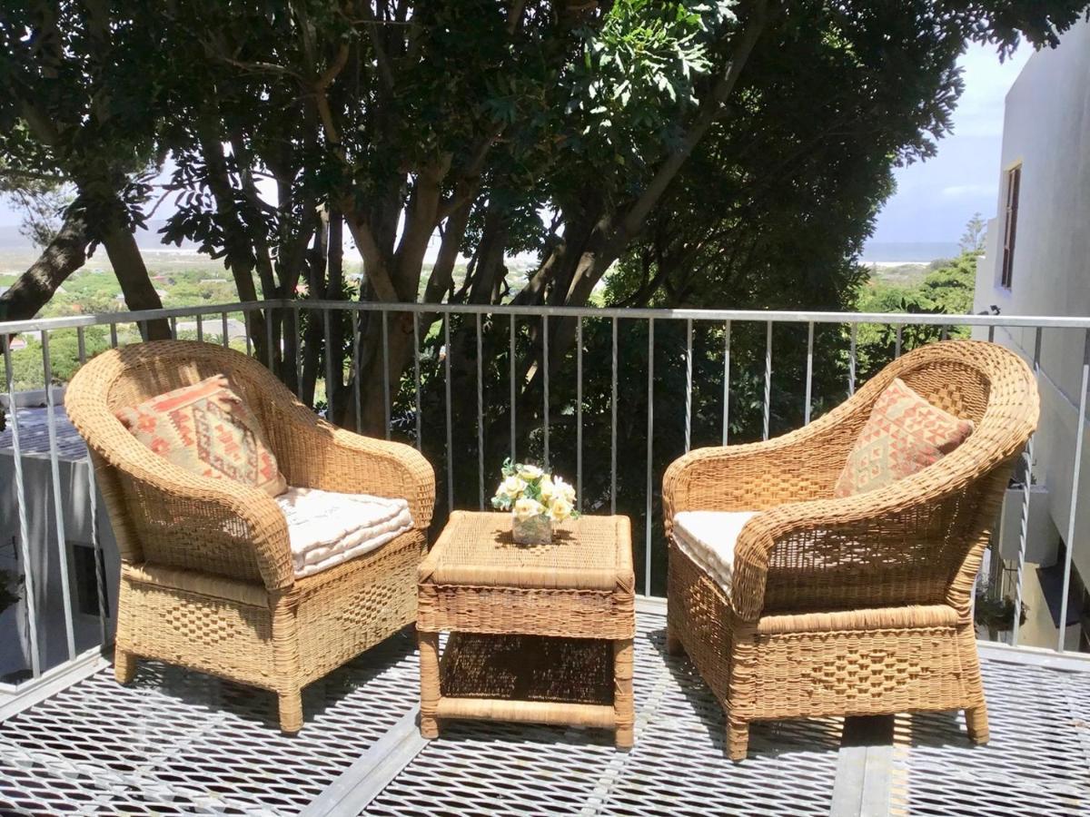 Oceangolf Guest House Noordhoek Exterior photo
